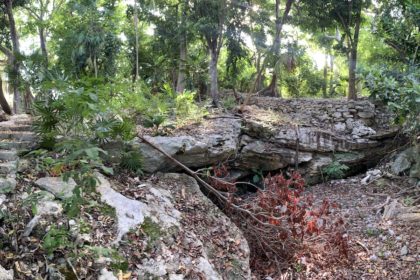 Path to Mayan Wall in Playacar