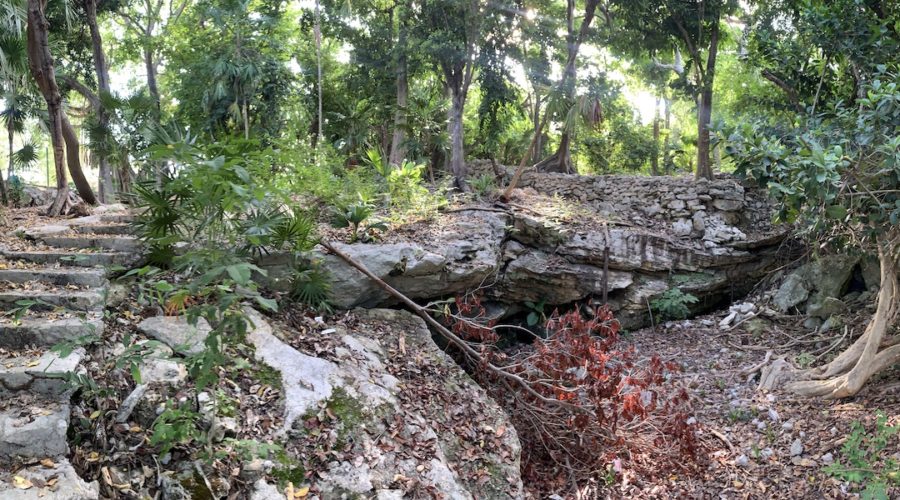 Path to Mayan Wall in Playacar