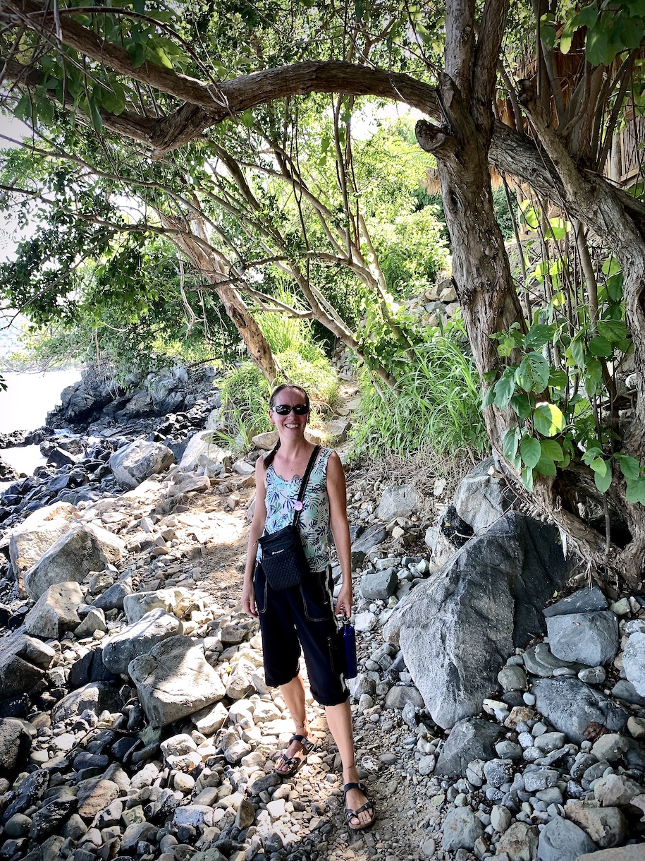 Mrs. ItchyFeet on path to Playa la Ropa