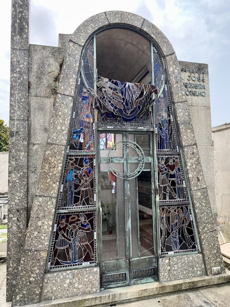 Mausoleum with melting glasswork