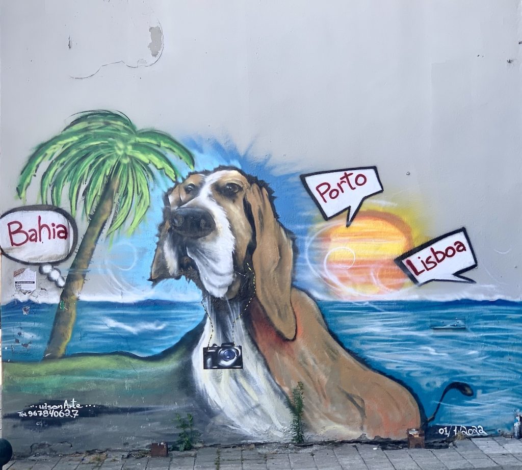 Street art of doggo in Porto