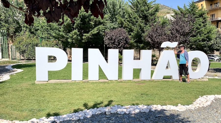 Mrs. Itchyfeet in front of Pinhão city letters