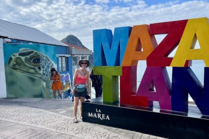 Mrs. ItchyFeet in front of Mazatlán letters