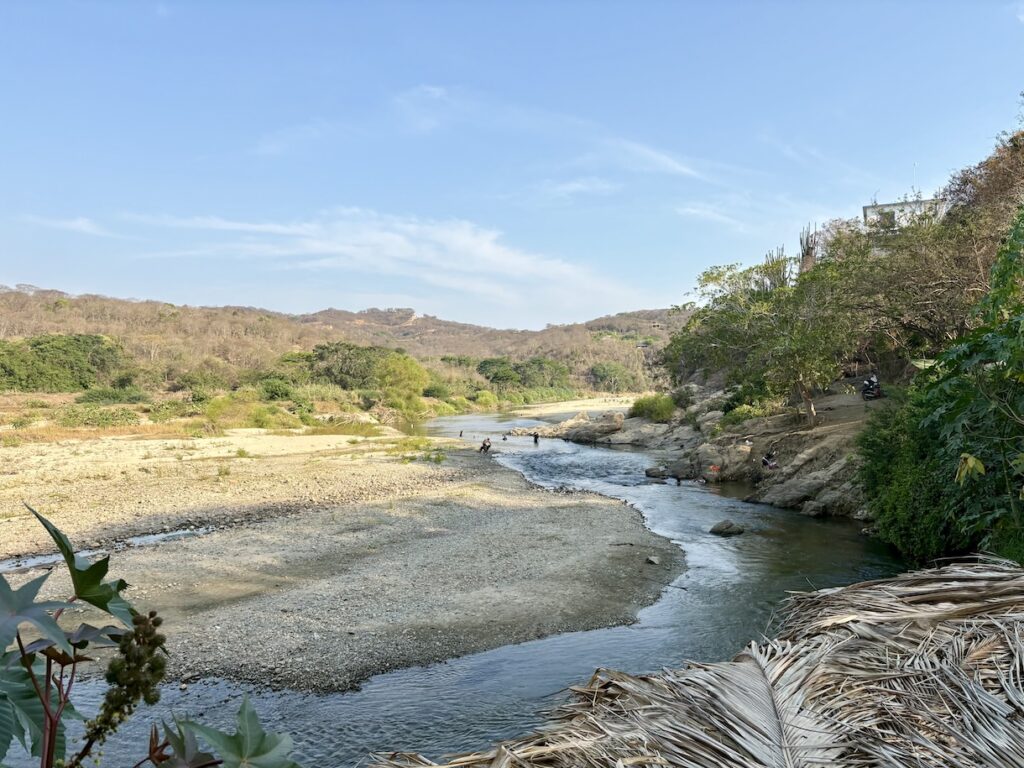 People playing in Río de Colotepec