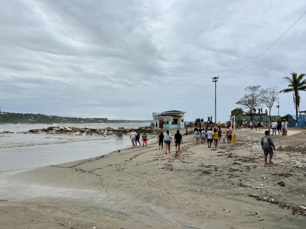 Cleanup of Playa Principal