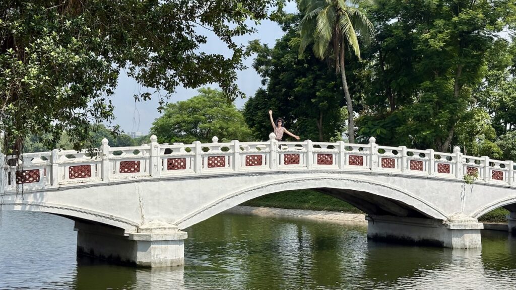 Mrs. ItchyFeet on bridge