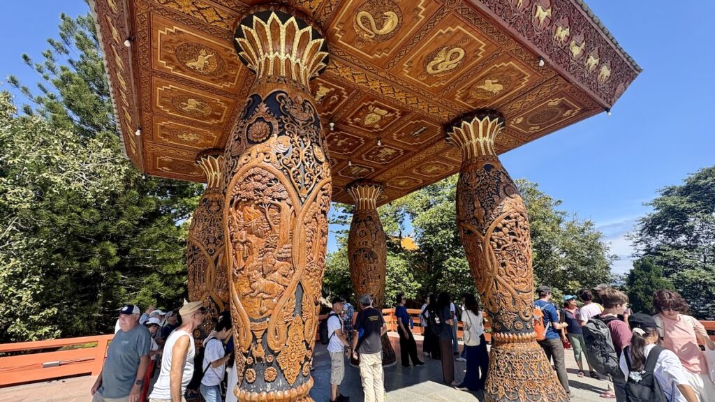 Wood decorated pillars