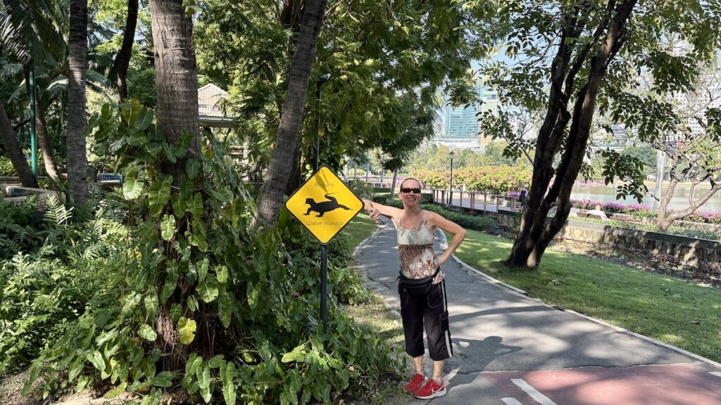 Mrs. ItchyFeet leaning on lizard warning sign