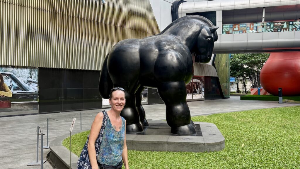 Mrs. ItchyFeet in front of voluptuous horse sculpture