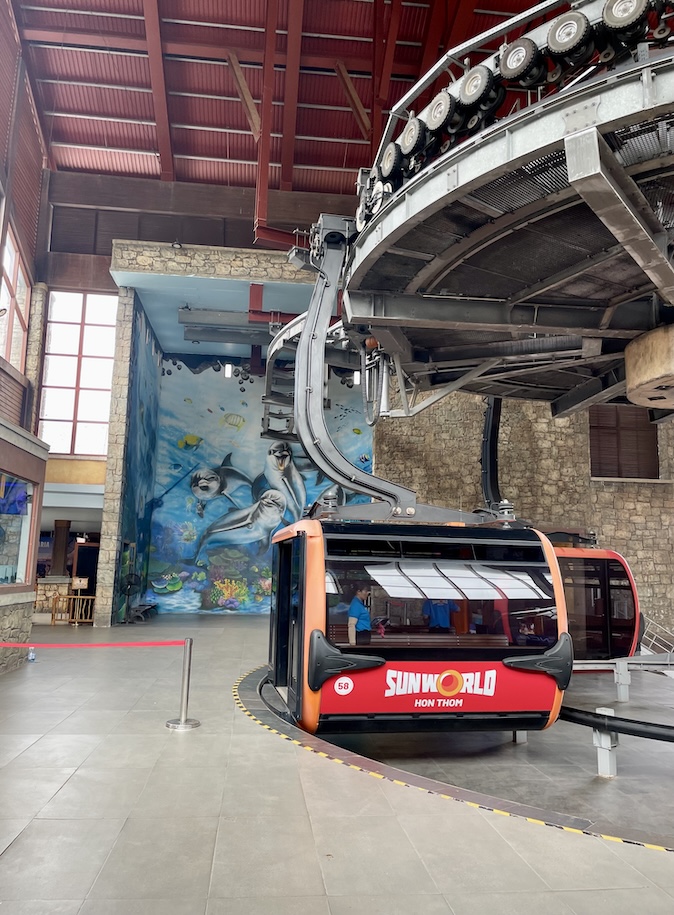 Hon Thom cable car station