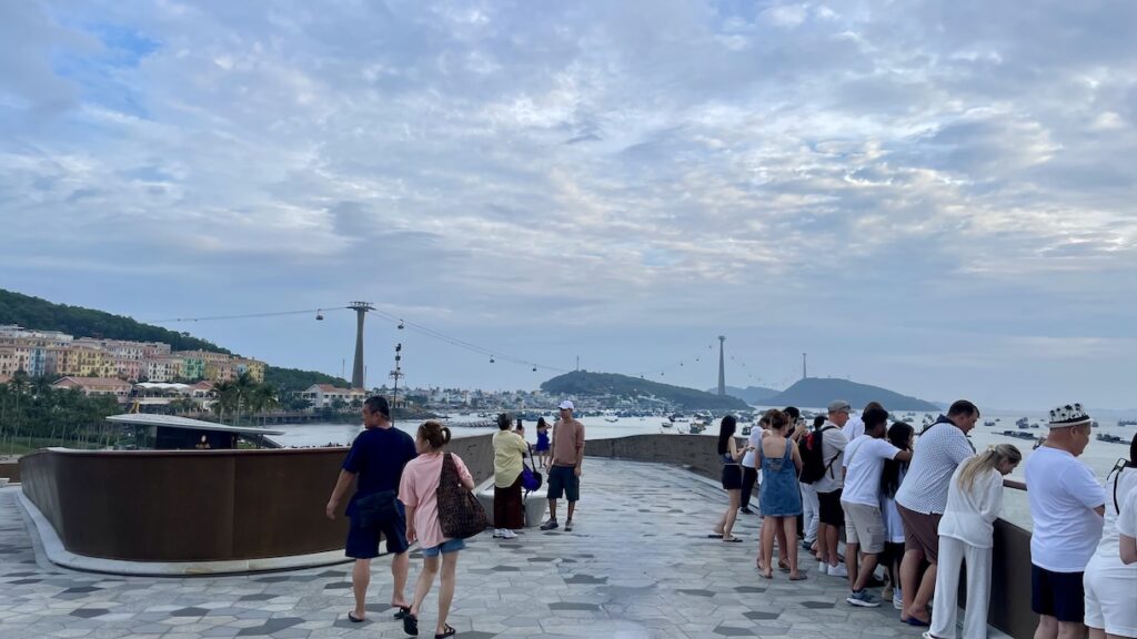 Aerial cable cars as seen from Kiss Bridge