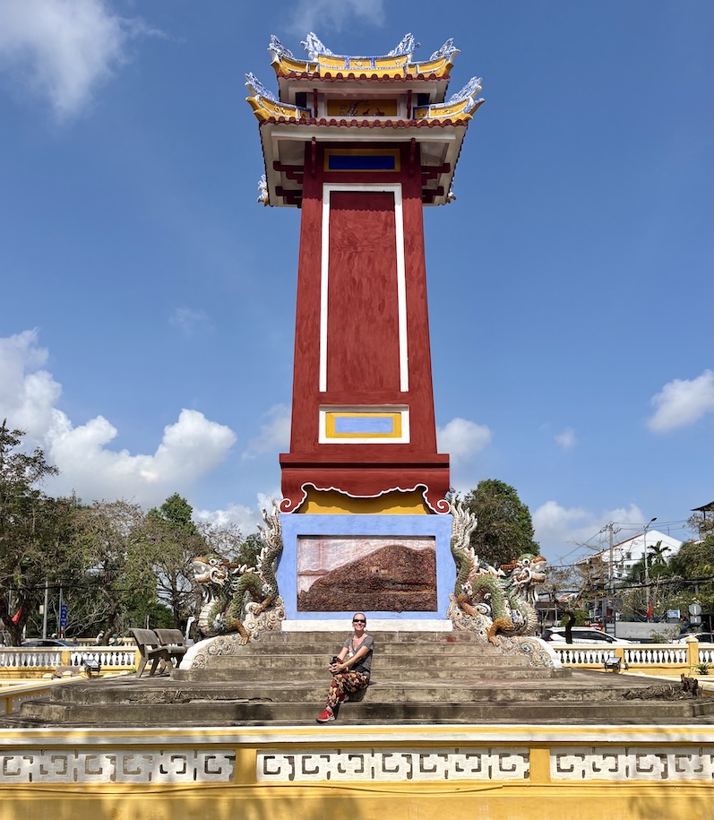 Mrs. ItchyFeet and Quảng Nam Monument