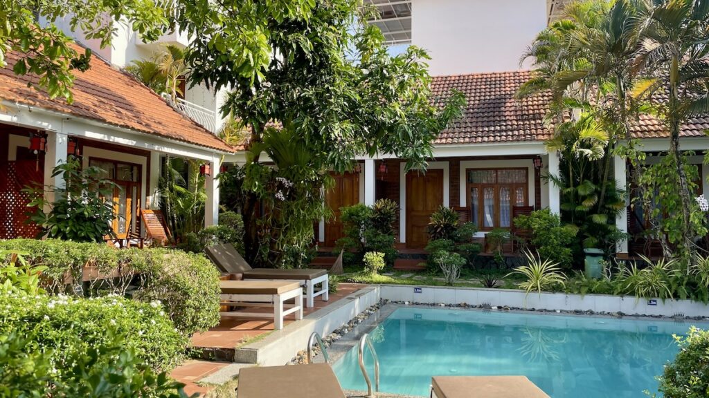 Garden Bungalow swimming pool