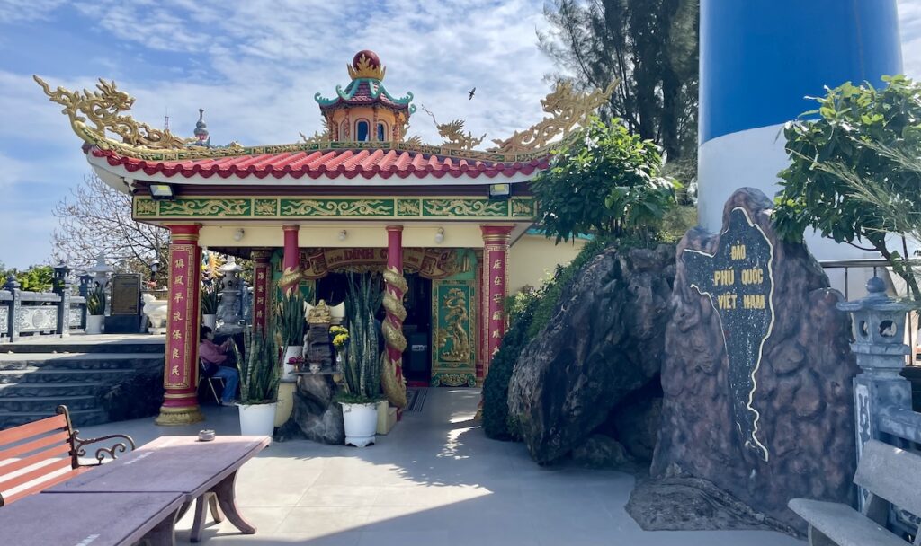 Buddhist Temple and lighthouse in Duong Dong