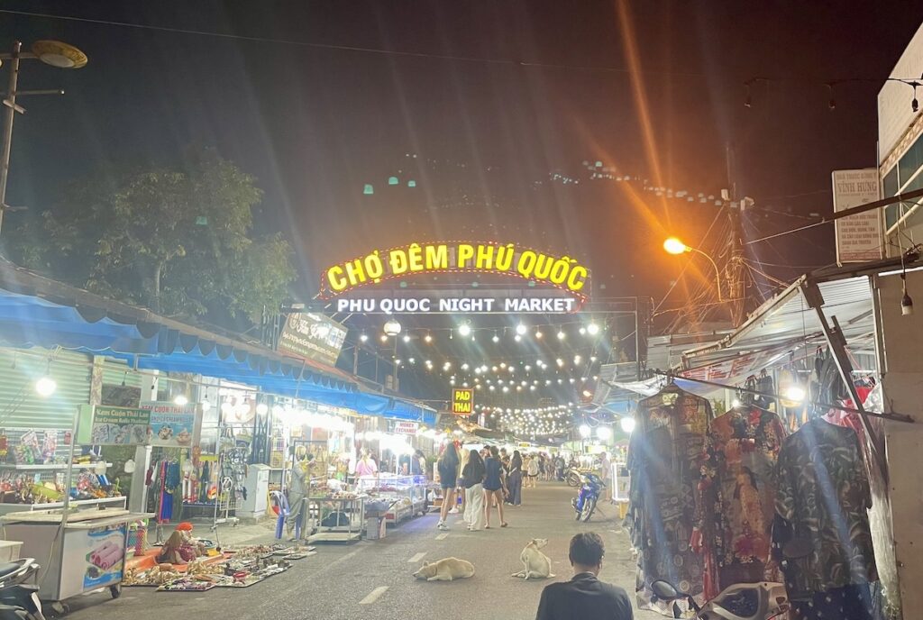 Duong Dong Night Market