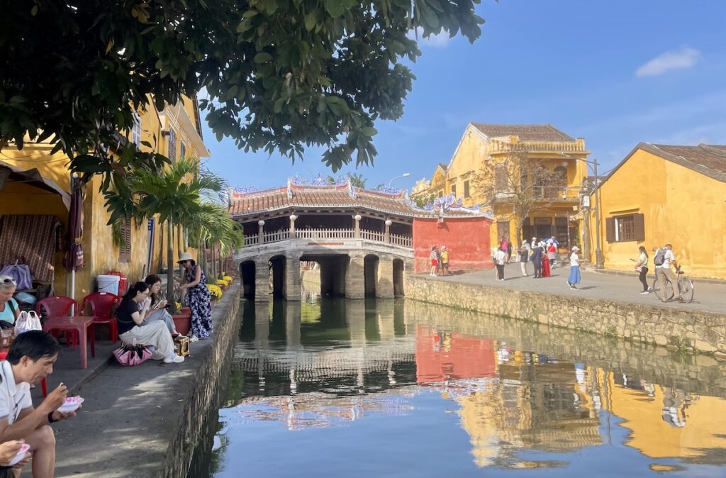 Chùa Cầu Bridge (Japanese bridge)