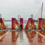 Mrs. ItchyFeet and Đà Nẵng letters in the rain