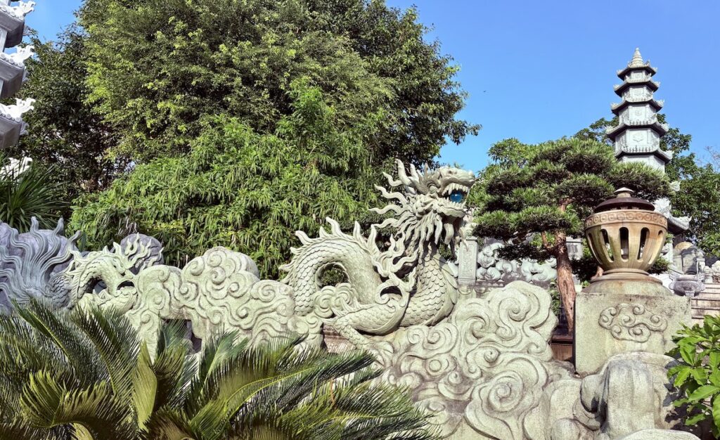 Buddhist pagodas and dragon sculpture
