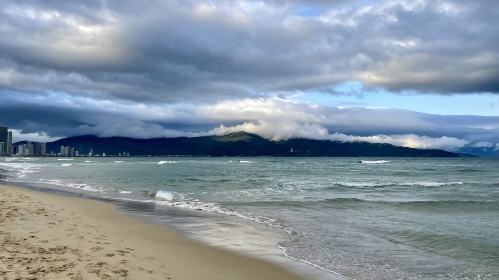 Đà Nẵng beach with storm rolling in