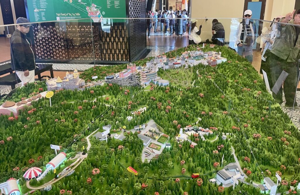 Mini Bà Nà Hills Sun World with map