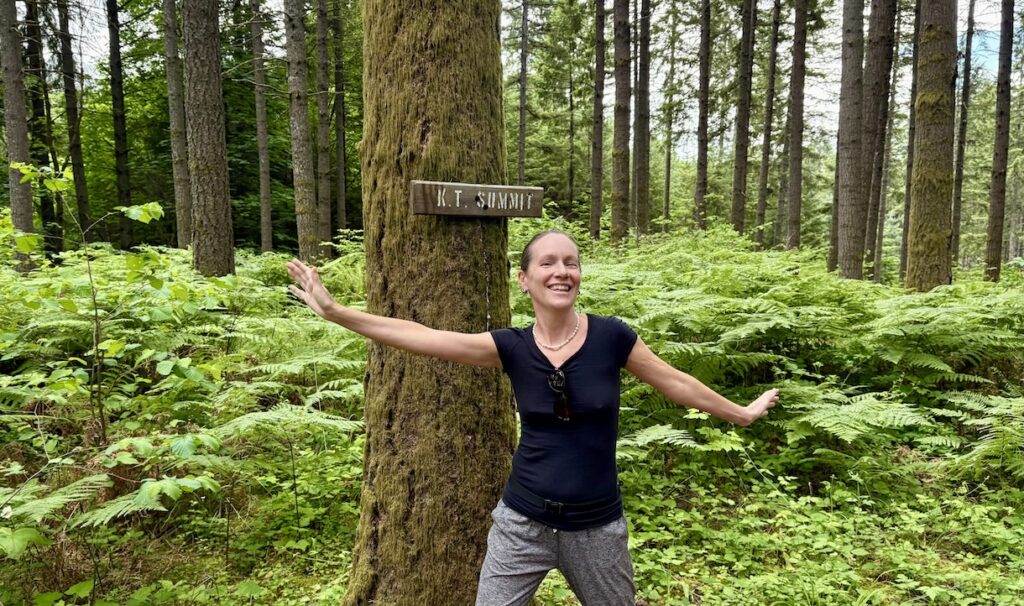 Mrs. ItchyFeet hiking in McMinnville