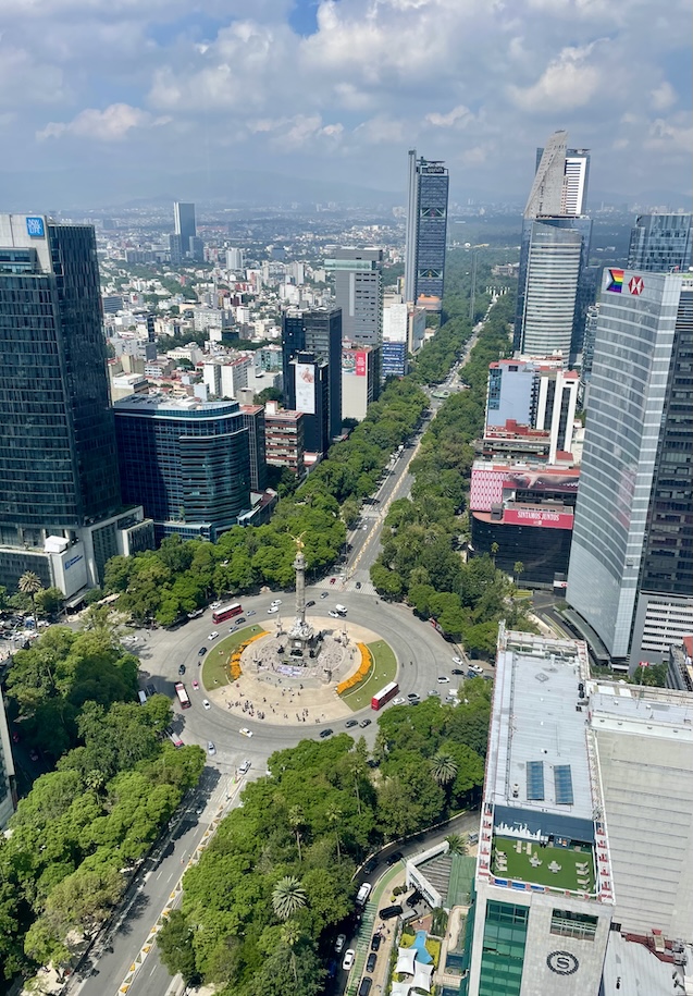 El Ángel de la Independencia from a café